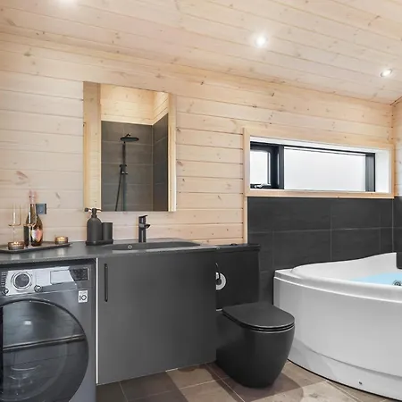 Awesome In With Sauna 度假居